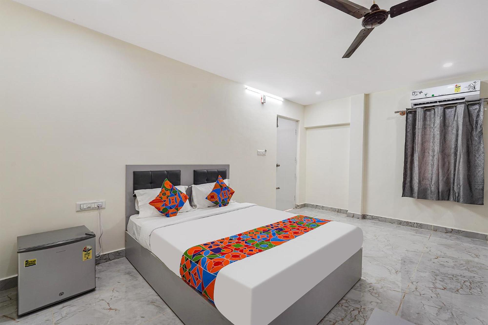 Ivory Pearl Hotel Bangalore Bagian luar foto