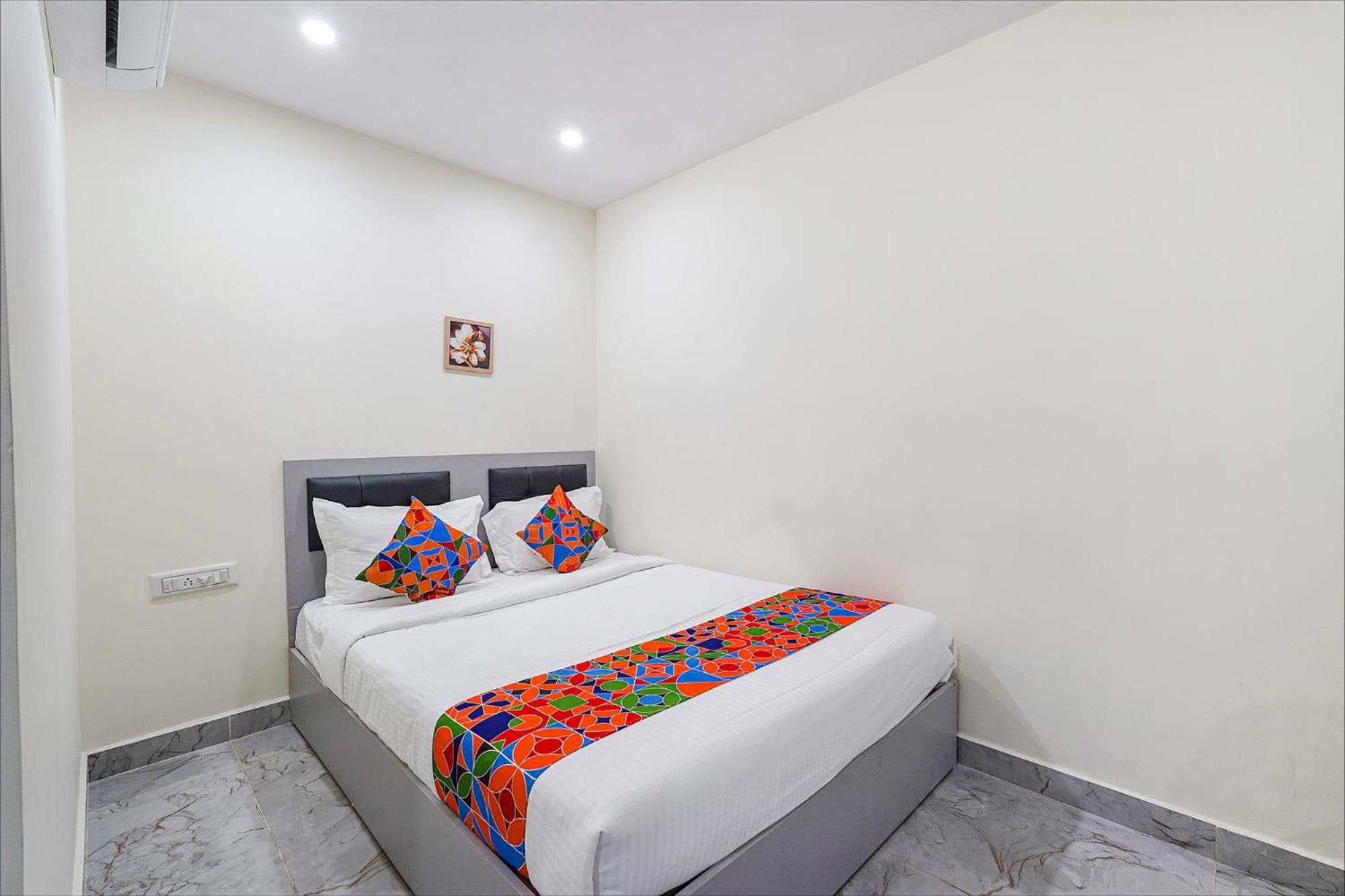 Ivory Pearl Hotel Bangalore Bagian luar foto