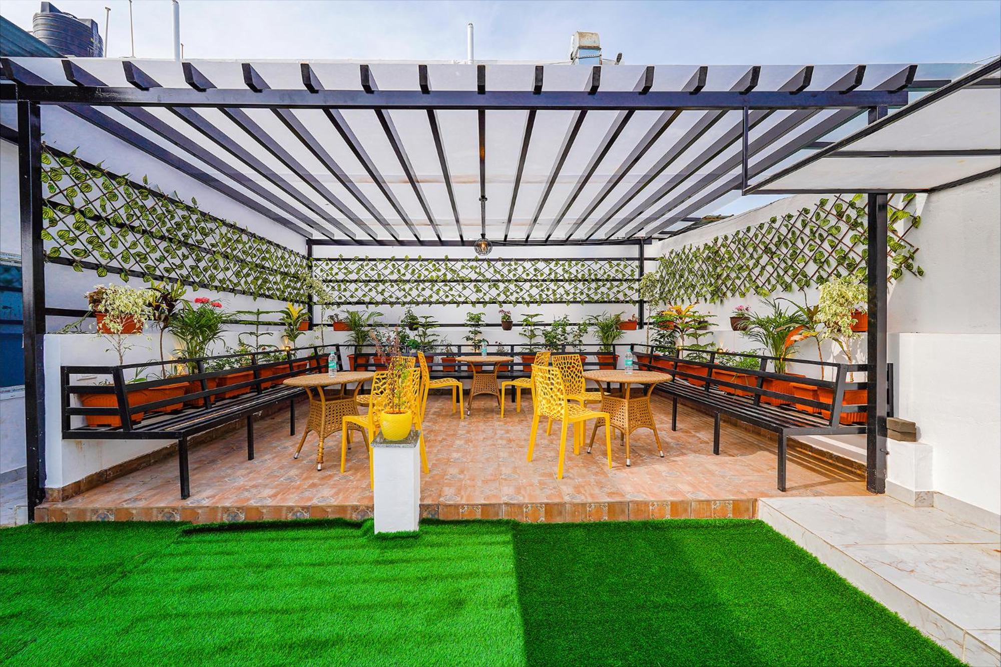 Ivory Pearl Hotel Bangalore Bagian luar foto