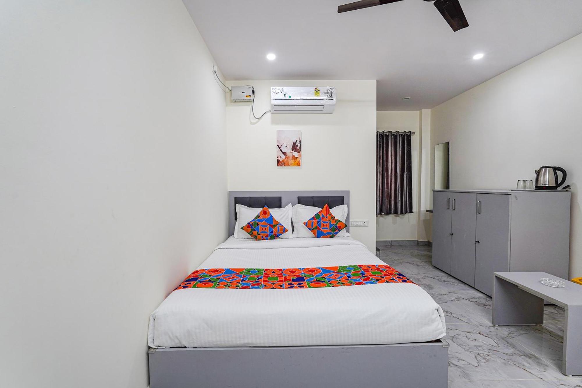 Ivory Pearl Hotel Bangalore Bagian luar foto