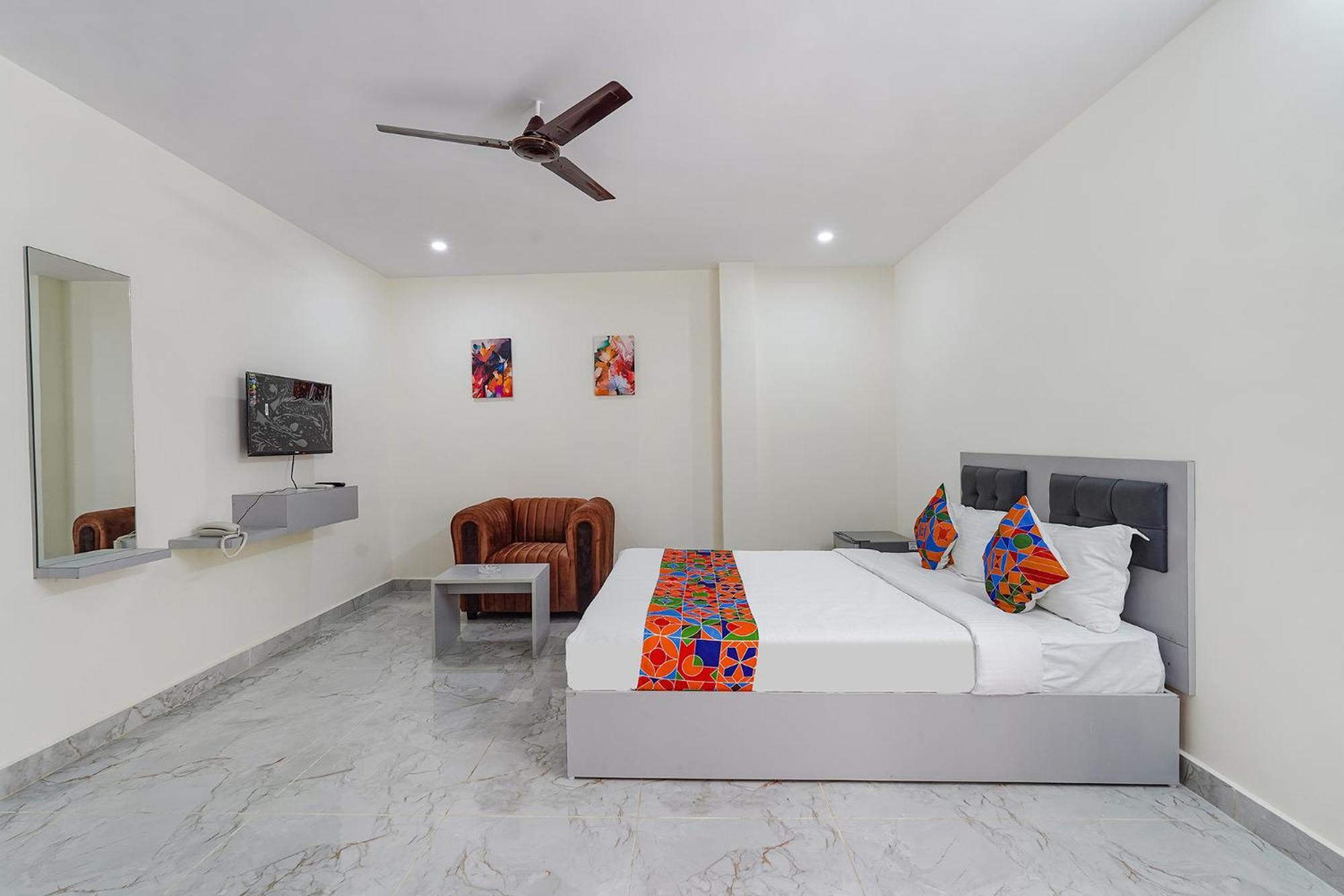 Ivory Pearl Hotel Bangalore Bagian luar foto