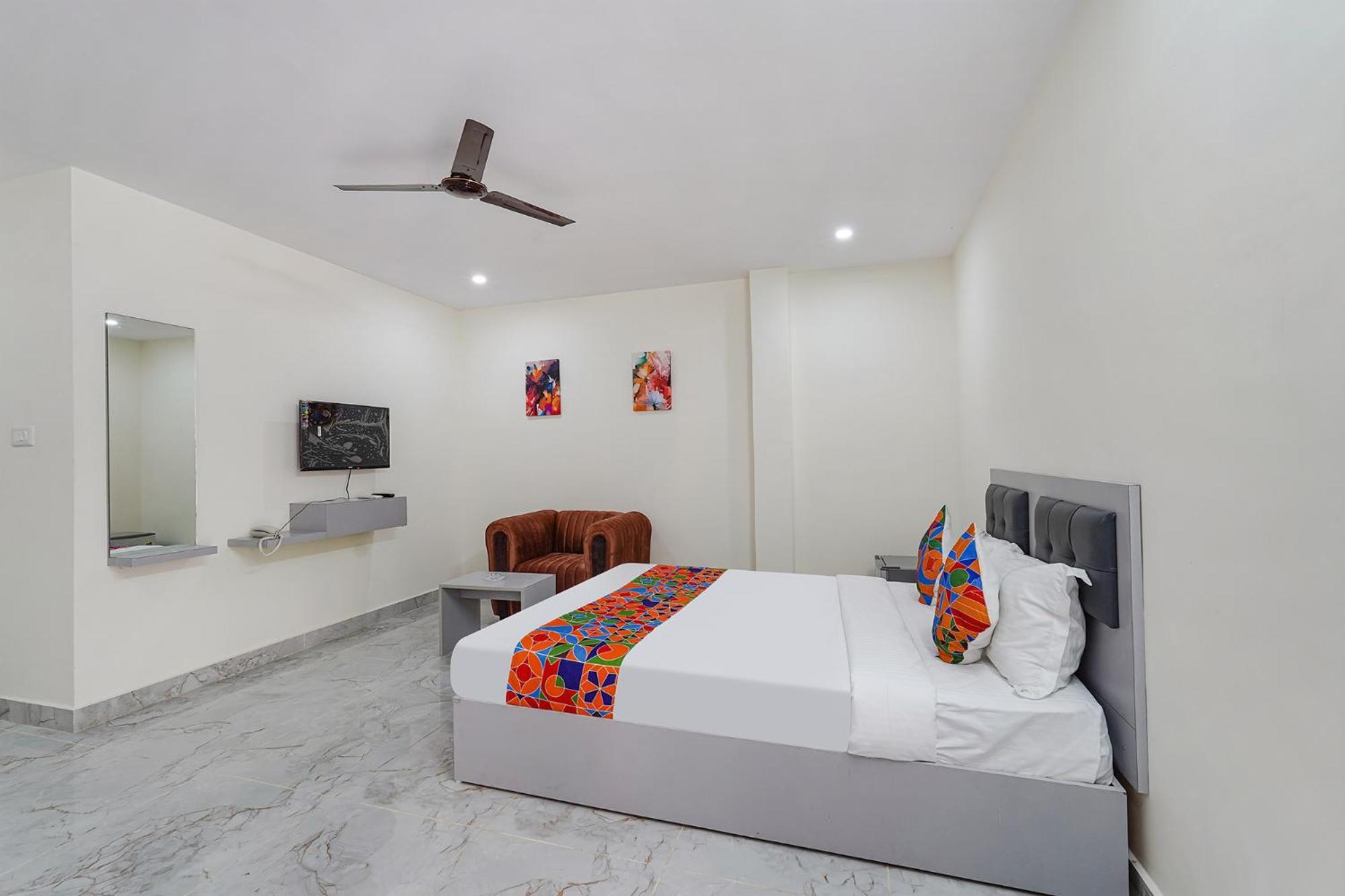 Ivory Pearl Hotel Bangalore Bagian luar foto